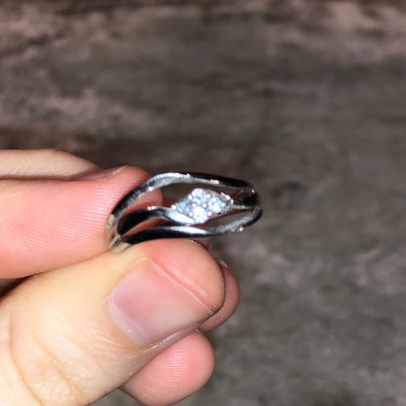 Ring - Picture 3 of 4